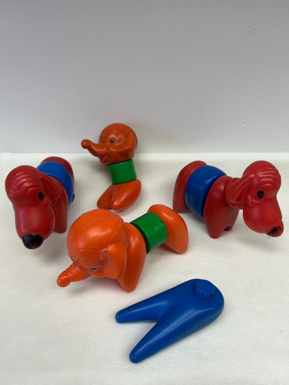 Vintage TUPPERWARE “Zoo It Yourself” assorted 16 piece set